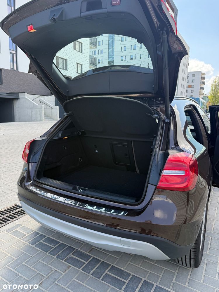 Mercedes-Benz GLA - 4