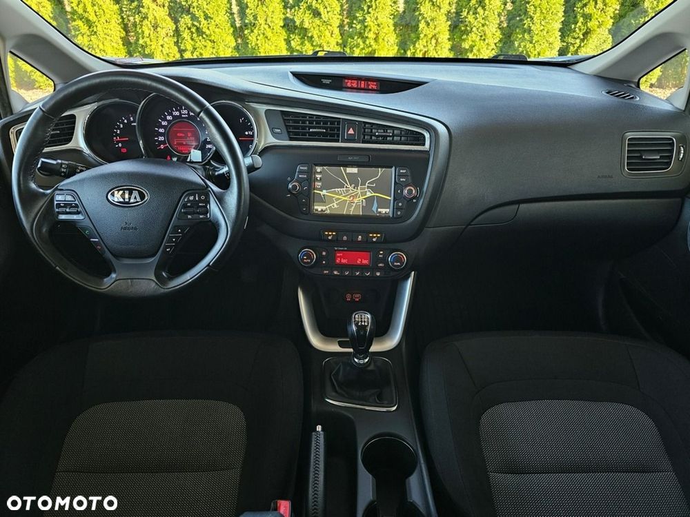 Kia Ceed - 27