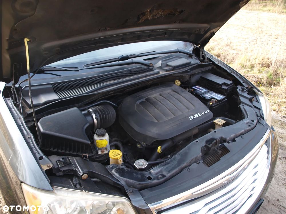 Chrysler Town & Country - 39