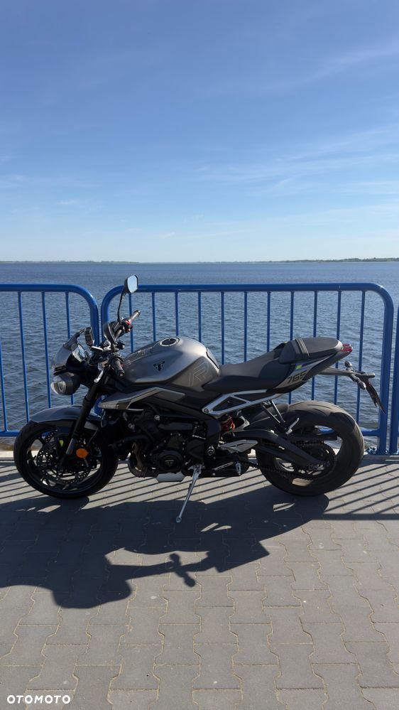 Triumph Street Triple - 1