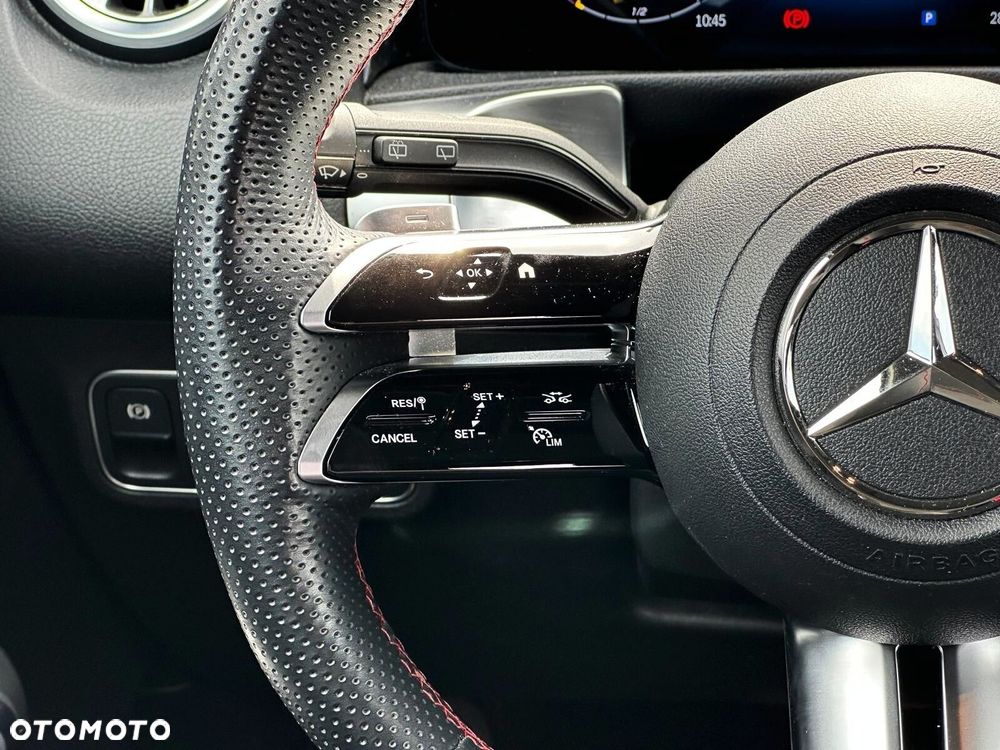 Mercedes-Benz GLB - 11