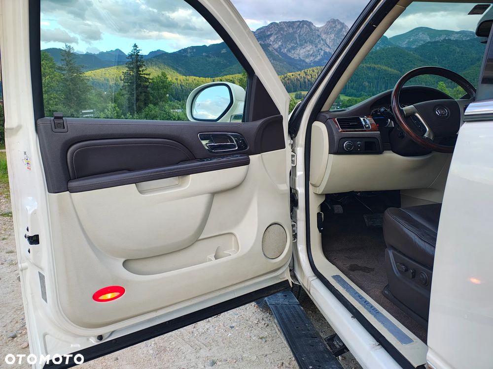 Cadillac Escalade - 40