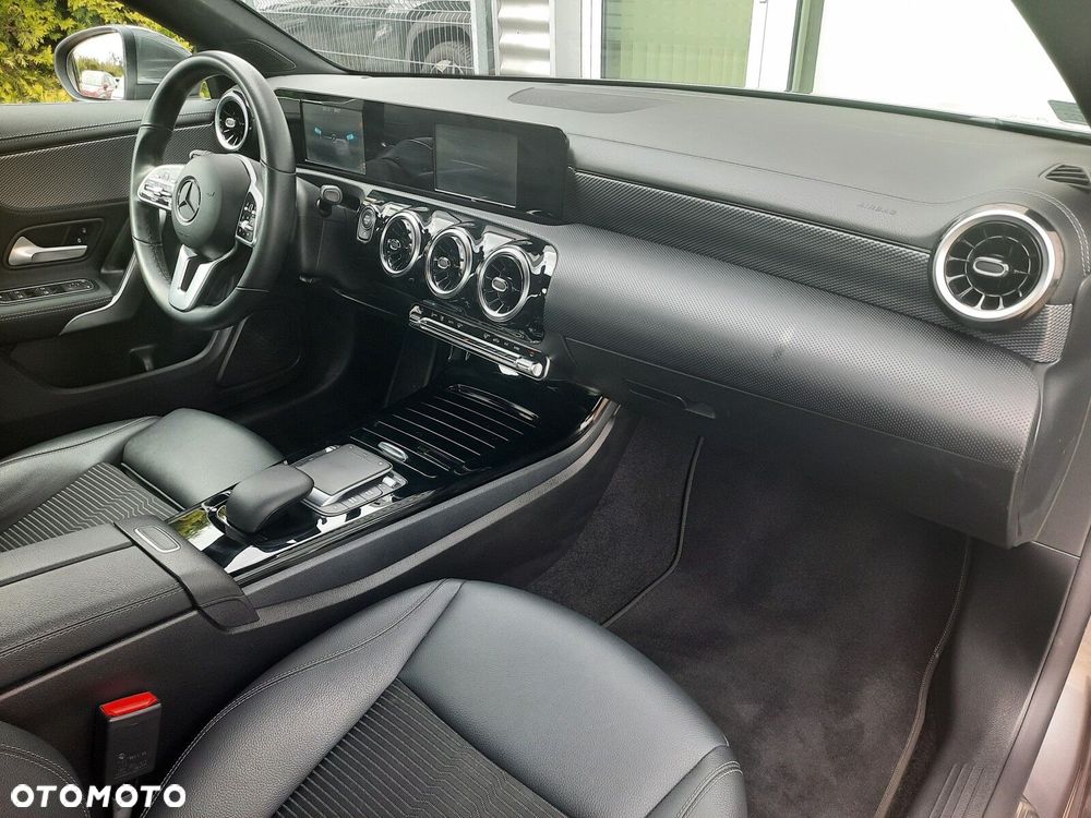 Mercedes-Benz CLA 250 Progressive 7G-DCT - 8