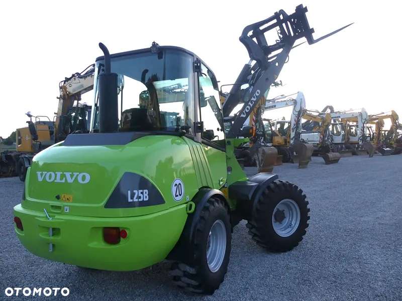 Volvo L25B Z Niemiec / Stan bardzo dobry / - 36