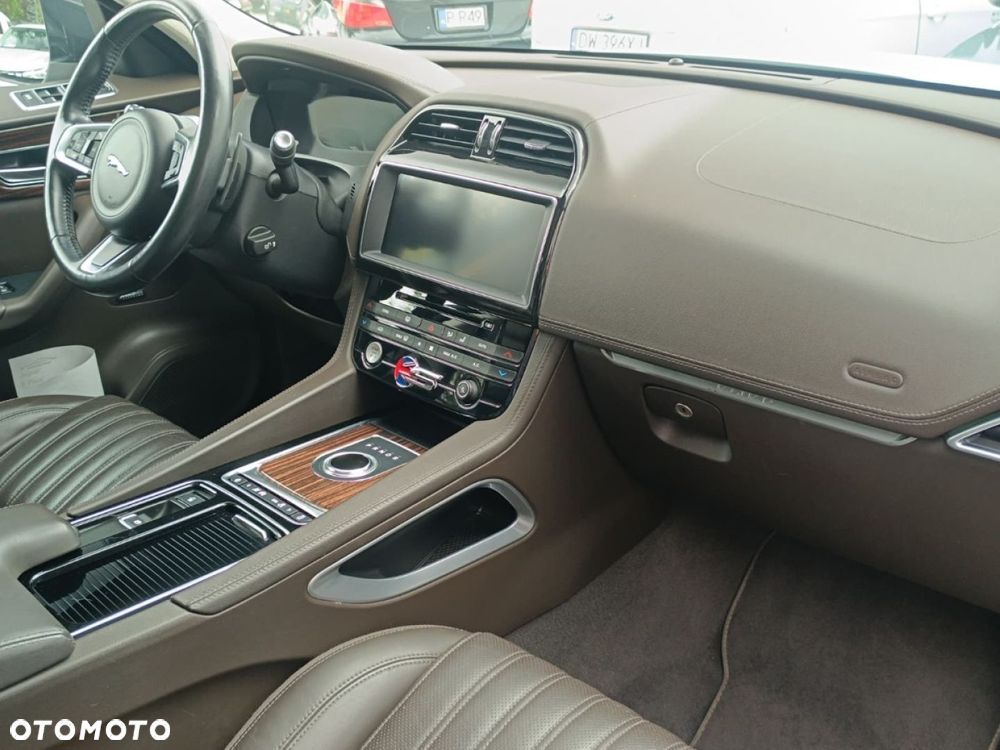 Jaguar F-Pace - 25