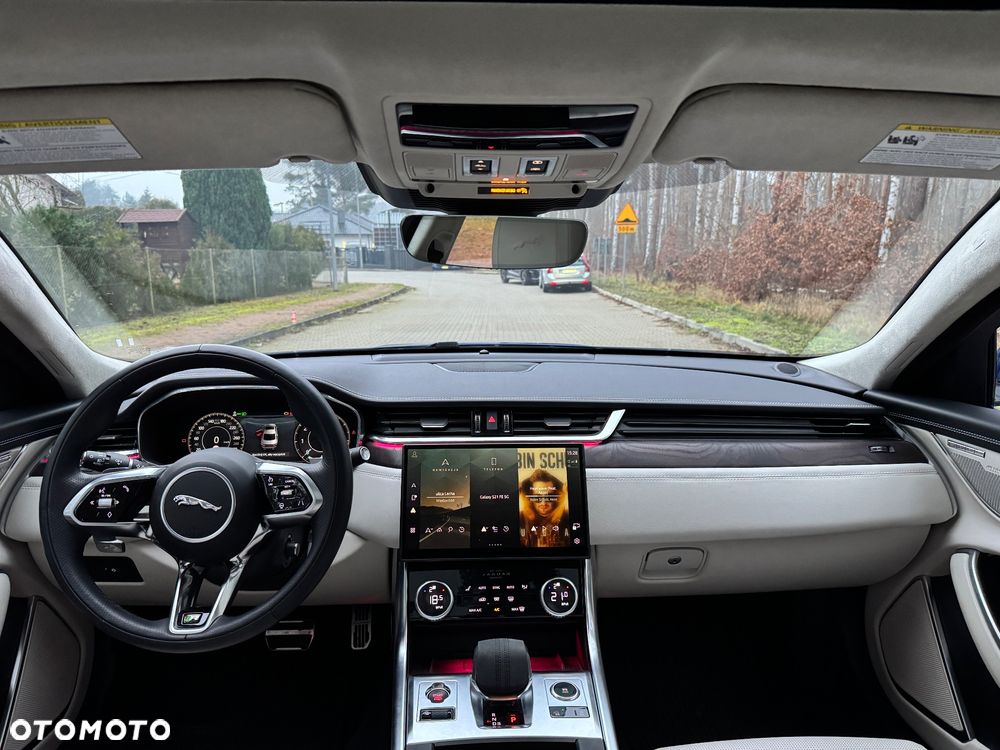 Jaguar XF P300 AWD R-Dynamic S - 23