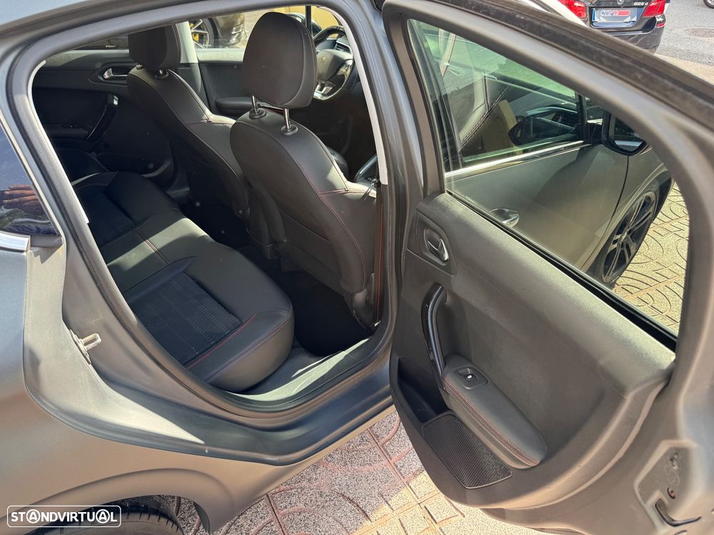 Peugeot 208 1.2 PureTech GT Line EAT6 - 21