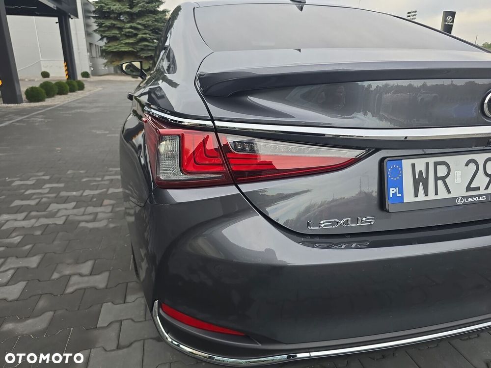 Lexus ES 2025