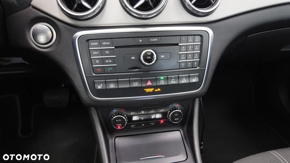 Mercedes-Benz GLA 250 4Matic 7G-DCT UrbanStyle Edition - 25