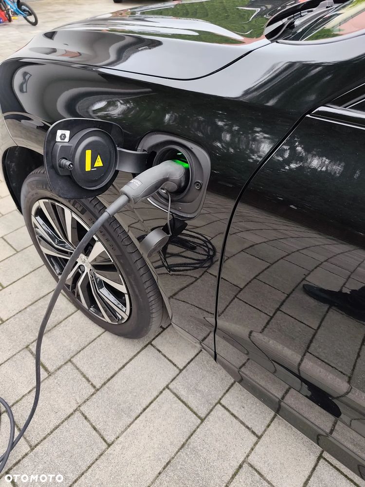 Volvo XC 60 T6 Plug-In Hybrid AWD Plus Dark - 11
