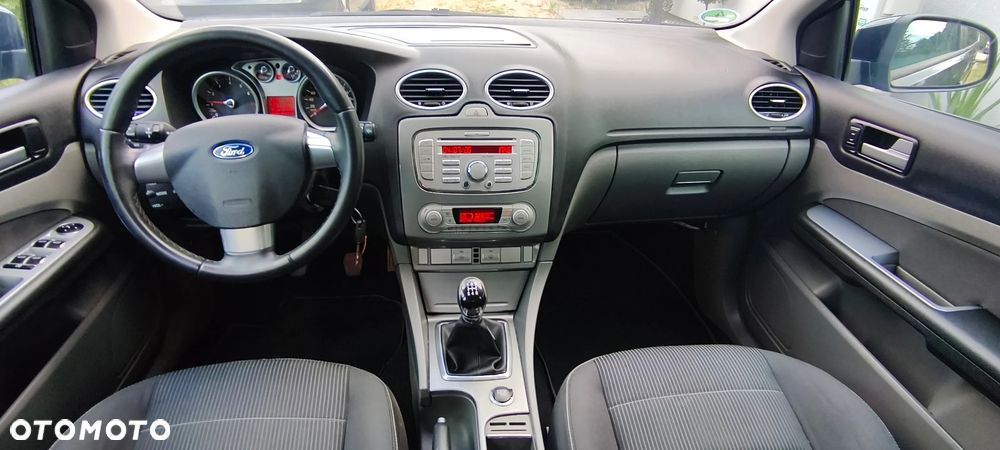 Ford Focus - 32