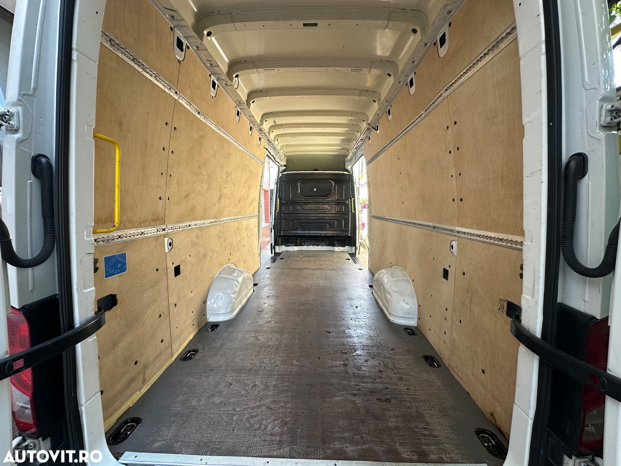 Volkswagen Crafter 3.5 CD Sasiu L4 FWD 103kW - 31