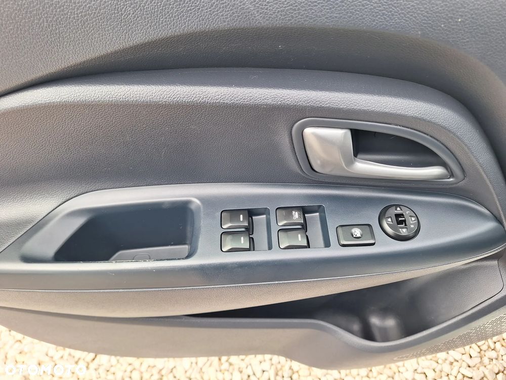 Kia Rio 1.4 Fifa World Cup Edition - 29