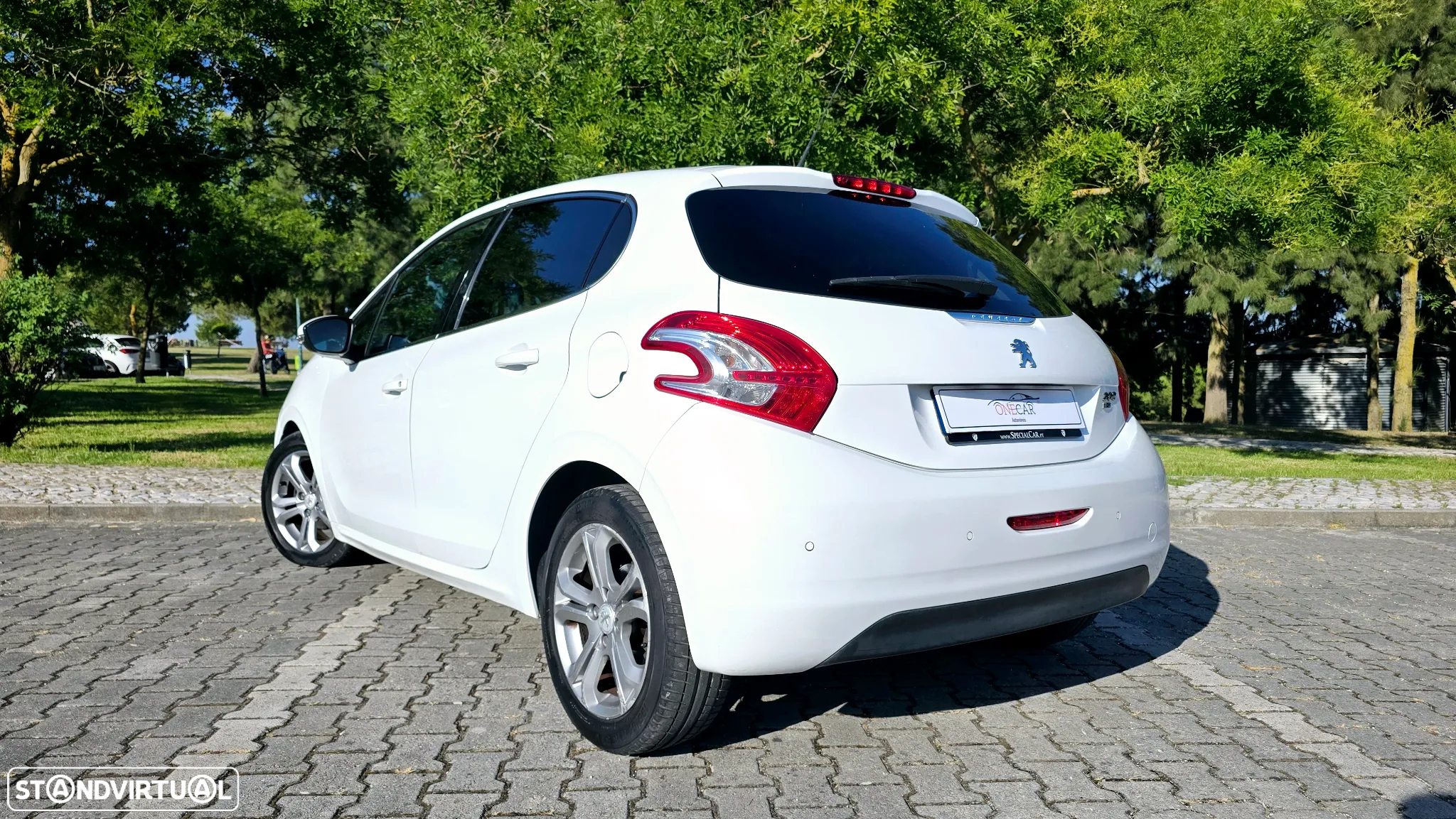 Peugeot 208 1.6 e-HDi Allure 2-Tronic - 4