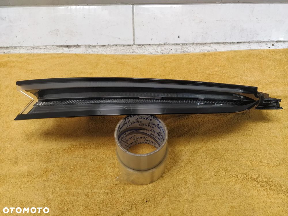 PORSCHE TAYCAN 9JA 19- LAMPA TYŁ TYLNA LED PRAWA LEWA BLENDA ŚRODKOWA W KLAPĘ BAGAŻNIKA BASE USA KOMPLET ORYGINAŁ - 20