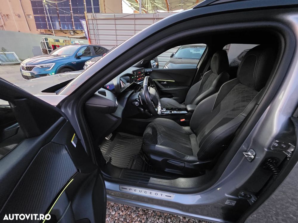 Peugeot 2008 PureTech 155 EAT8 GT - 26