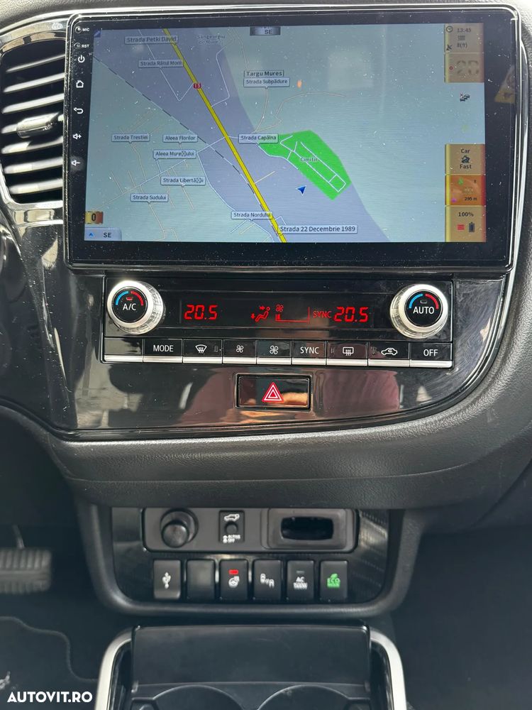 Mitsubishi Outlander PHEV 2.4 L 4X4 Instyle - 13