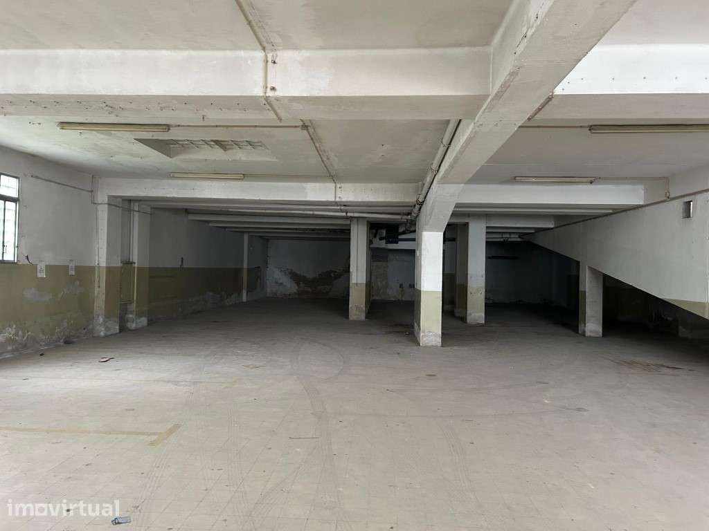 Garagem junto ao Marquês de Pombal, Lisboa - Grande imagem: 2/17