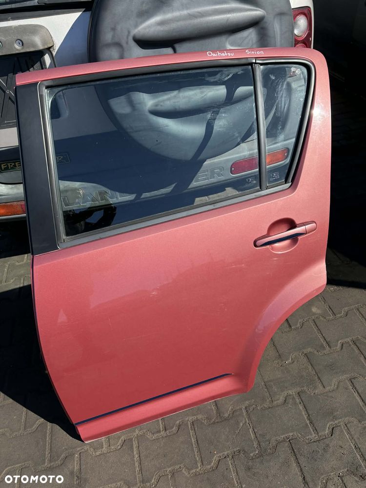 DRZWI DAIHATSU SIRION II - 2
