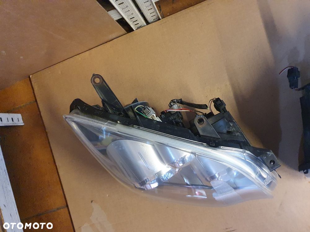 REFLEKTOR PRAWY TOYOTA AVENSIS T25 LIFT SOCZEWKA EUROPA - 6