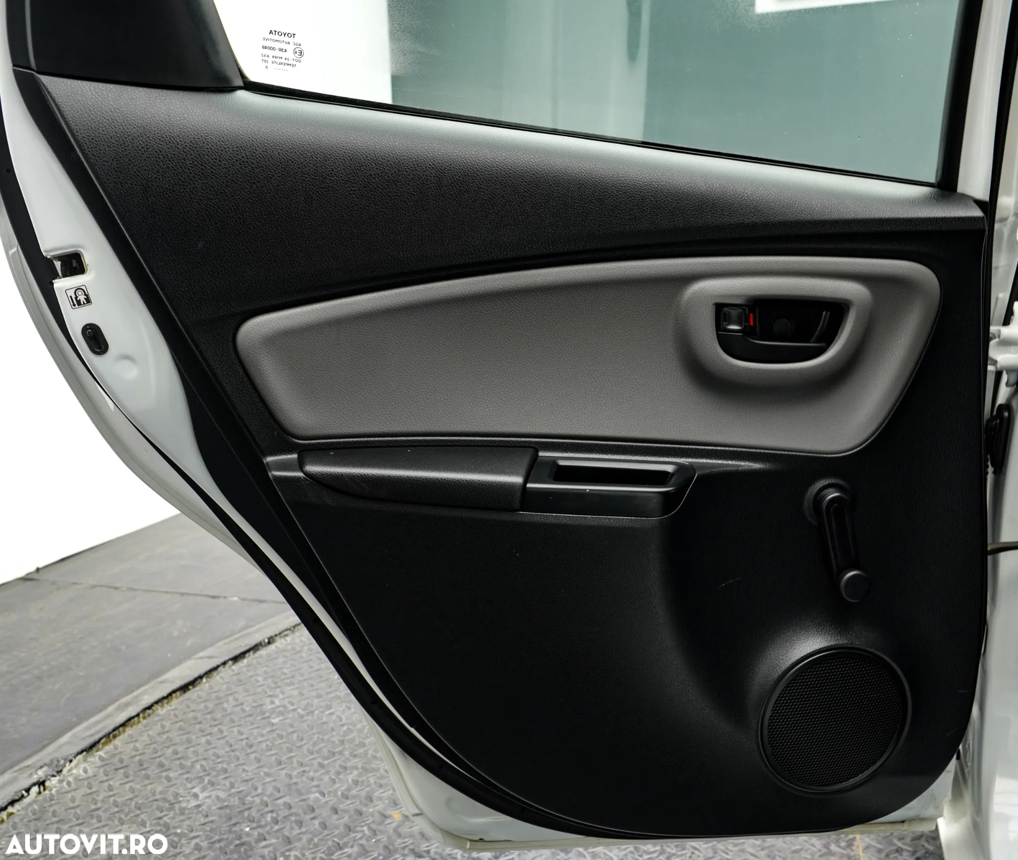 Toyota Yaris 1.0 L Eco - 24