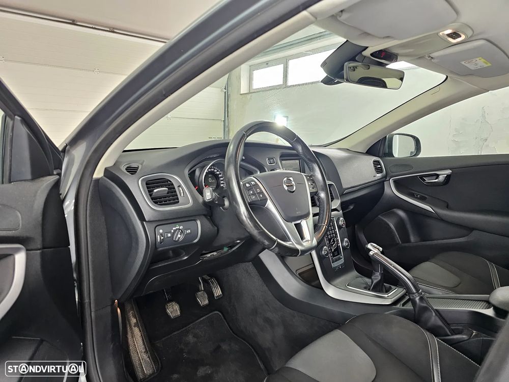 Volvo V40 2.0 D3 Momentum - 10