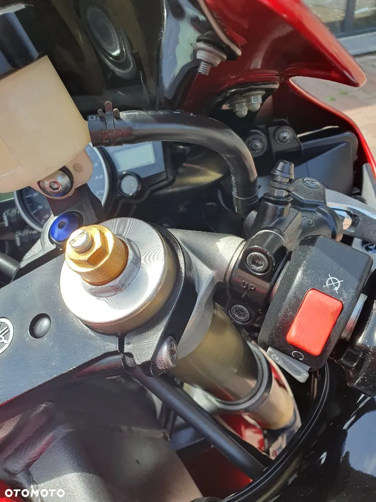 Yamaha R1 - 15