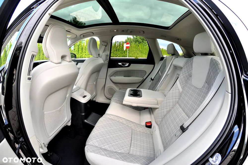Volvo XC 60 T6 Plug-In Hybrid AWD Core - 25