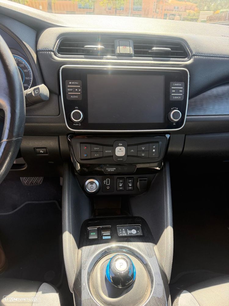 Nissan Leaf Tekna Two Tone - 10