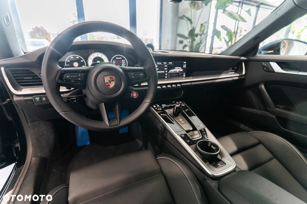 Porsche 911 Carrera 4S - 11
