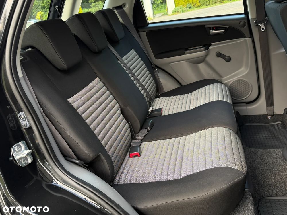 Suzuki SX4 1.6 VVT 4x4 Comfort - 25
