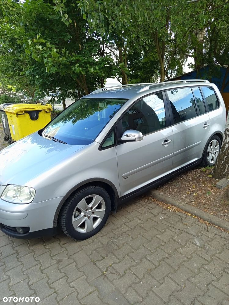 Volkswagen Touran 2.0 TDI Highline - 3