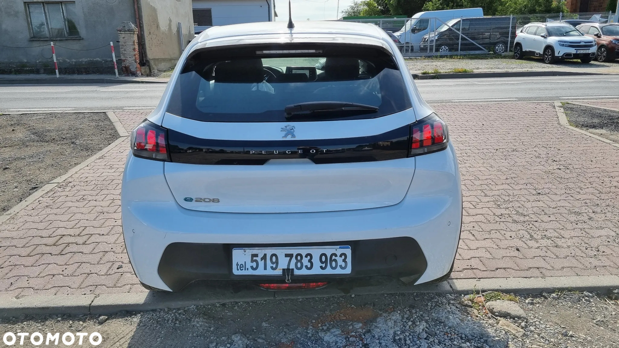 Peugeot 208 - 14