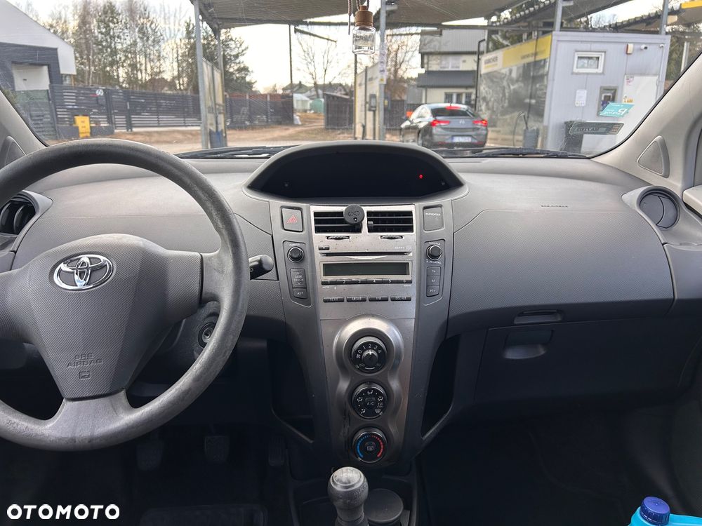 Toyota Yaris 1.0 Luna - 9