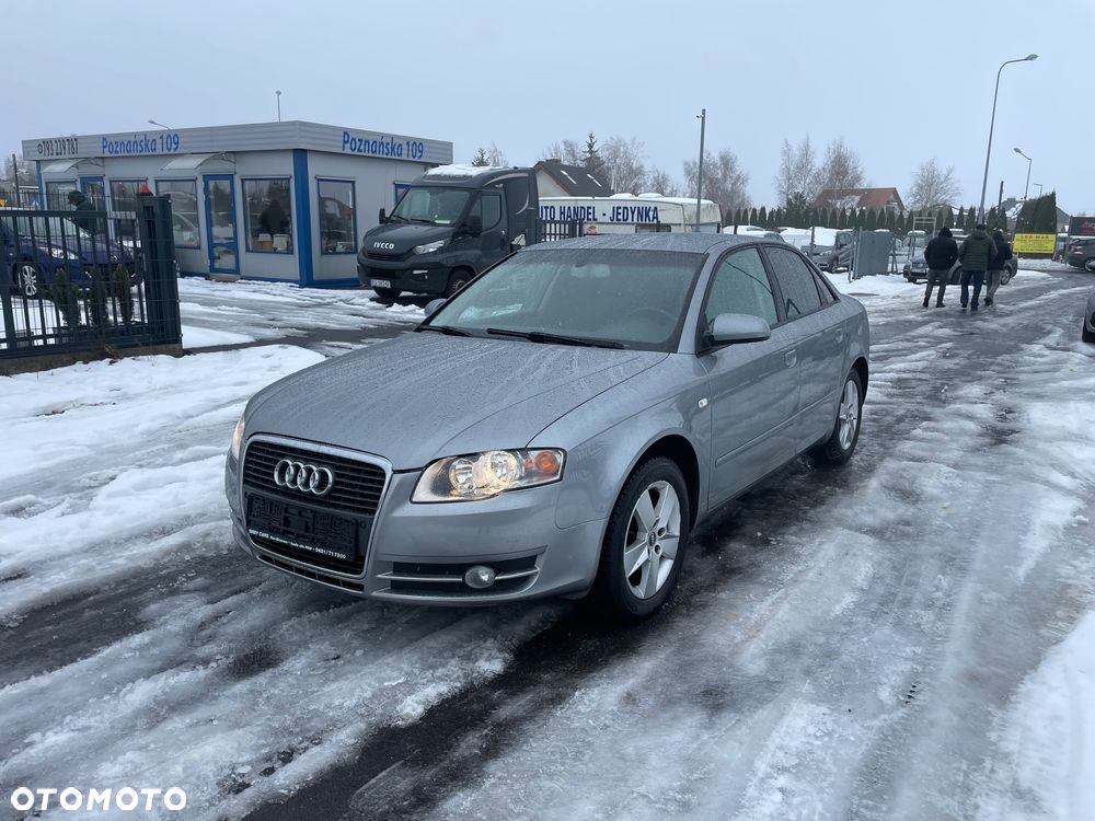 Audi A4 Limousine - 1