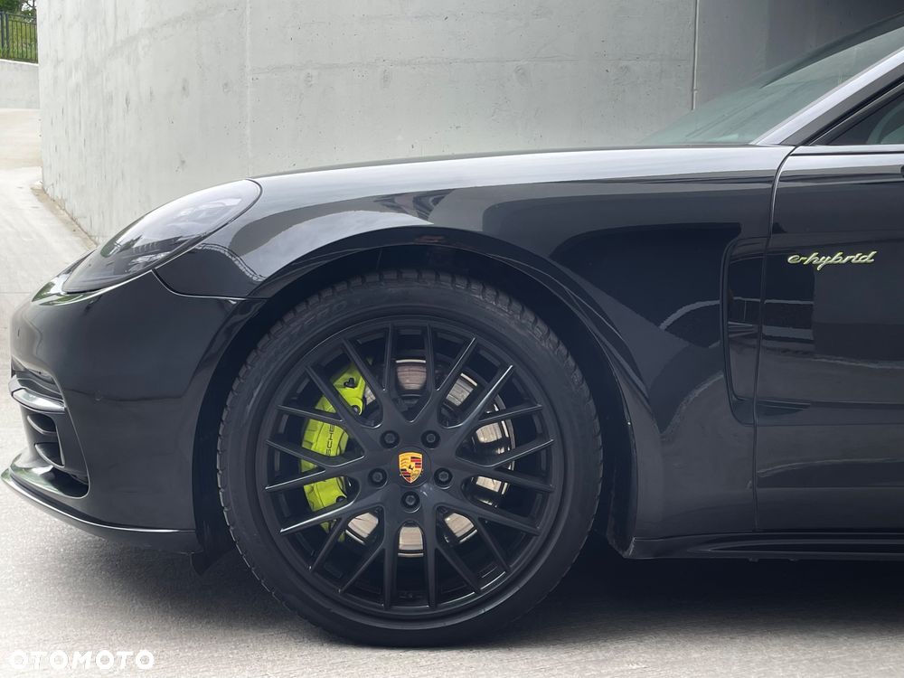 Porsche Panamera - 4
