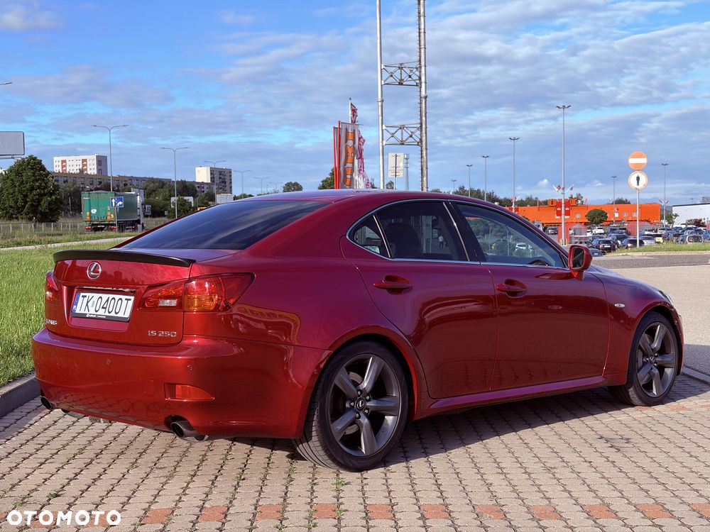 Lexus IS