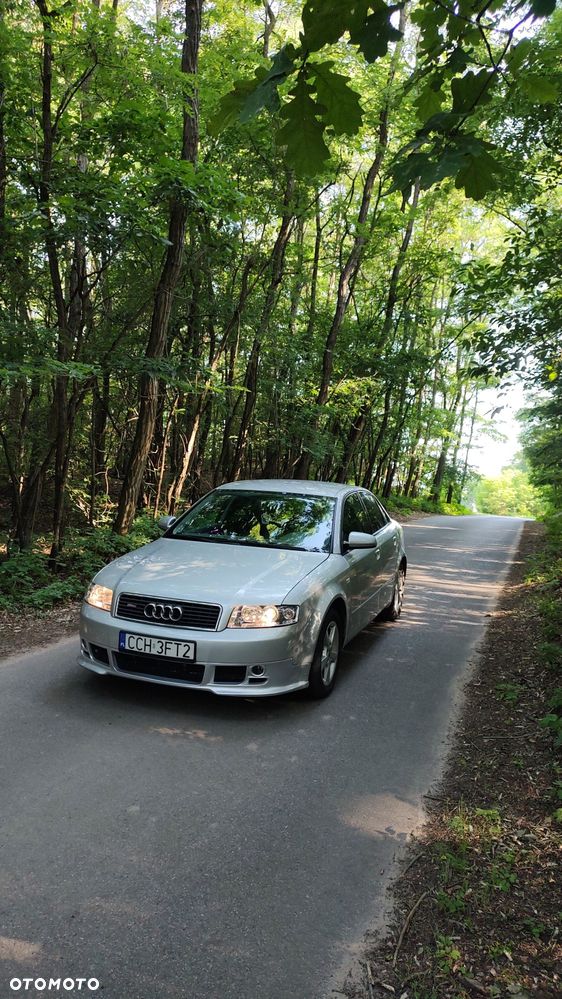 Audi A4 Limousine - 1