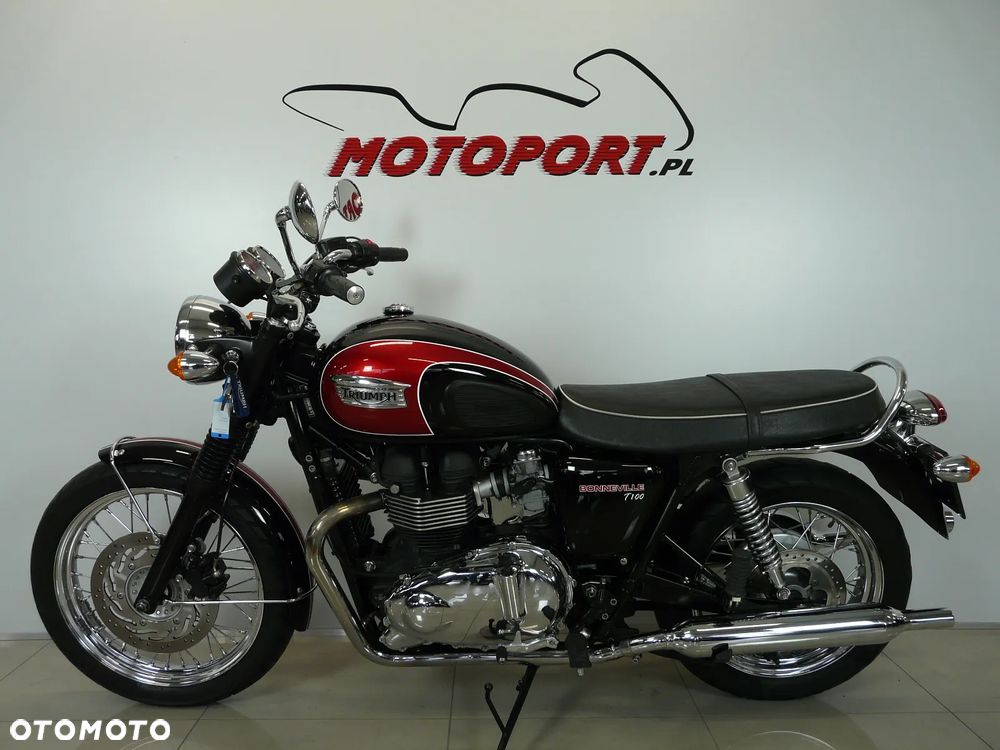 Triumph Bonneville - 2