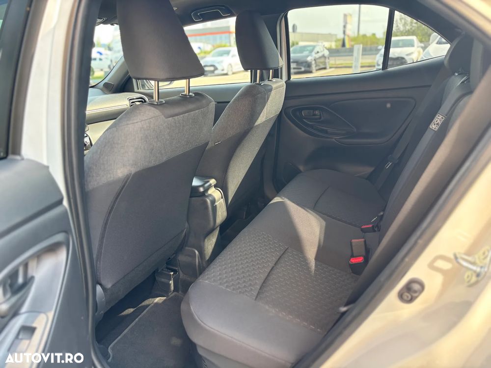 Toyota Yaris Cross 1.5 VVT-i HSD 4x2 Dynamic - 13