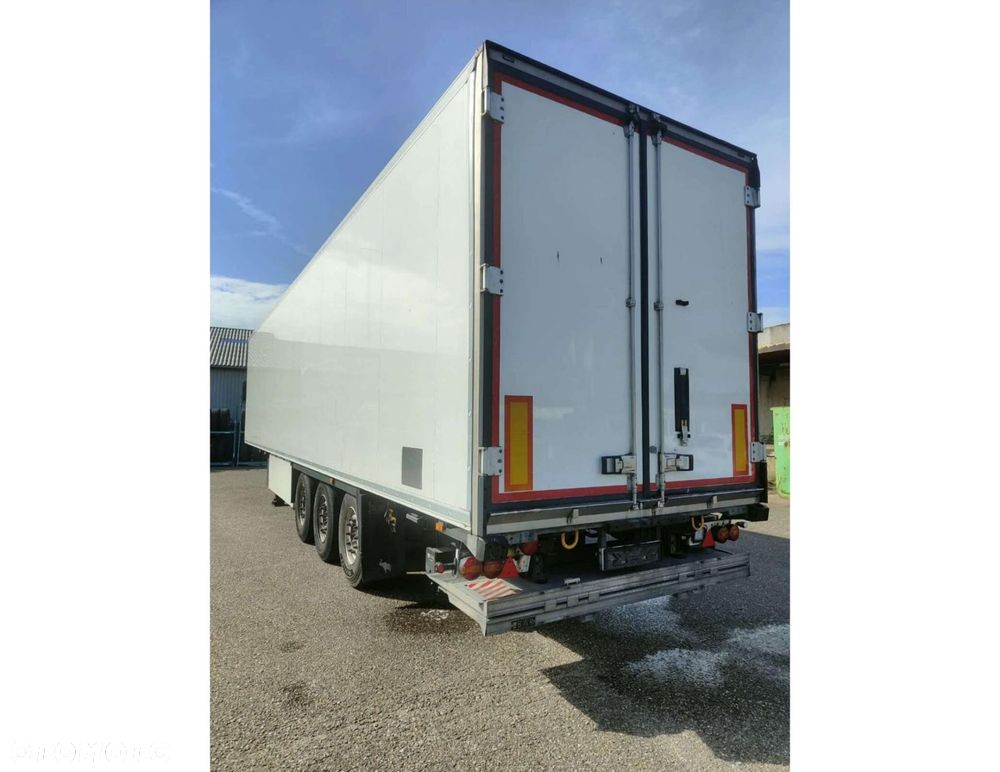 Schmitz Cargobull SKO FP 45 ThermoKing SLXi Spectrum Multitemp with Taillift - 4