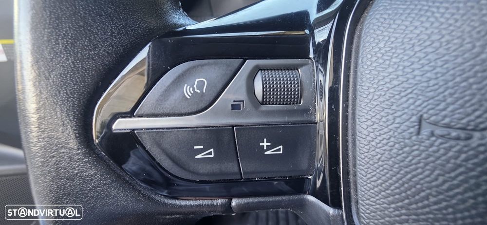 Peugeot 2008 1.5 BlueHDi Allure Pack - 31