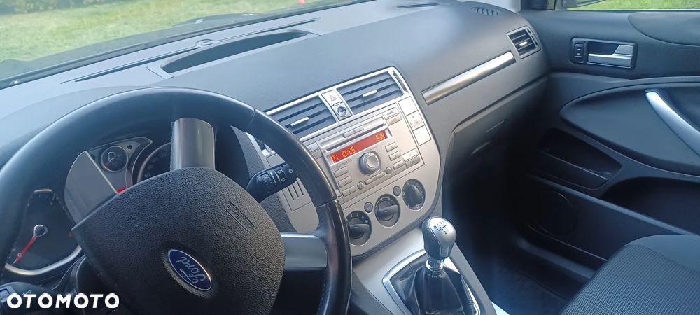 Ford Kuga - 8