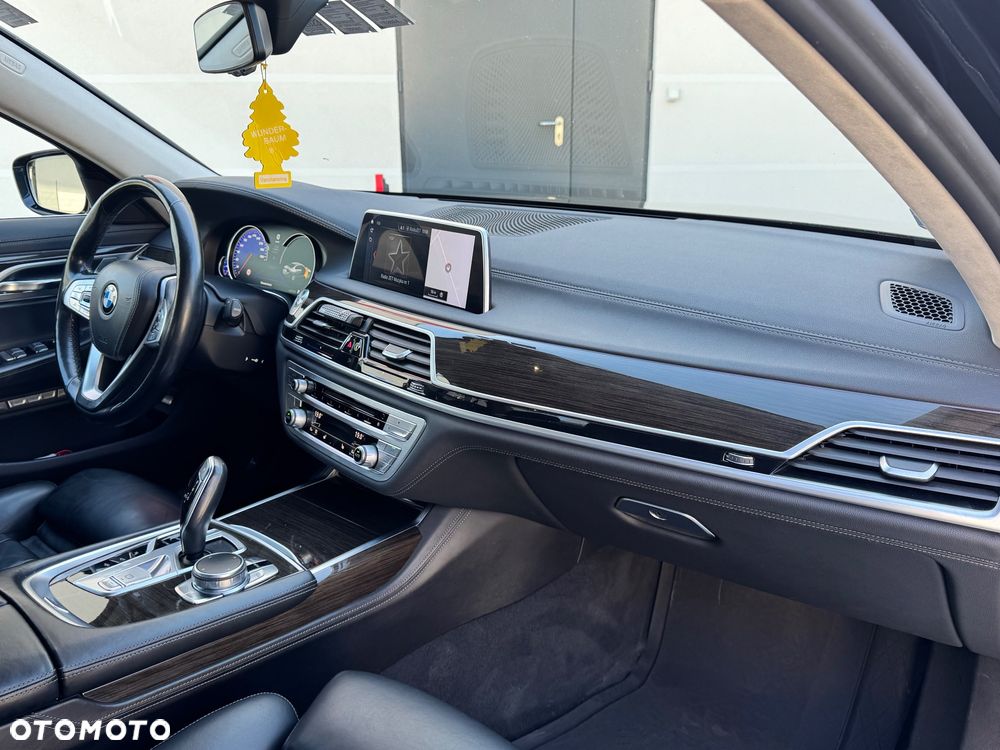 BMW Seria 7 730d xDrive - 24