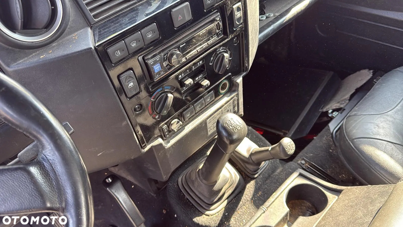 Land Rover Defender - 20