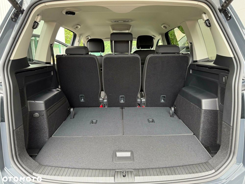 Volkswagen Touran - 14