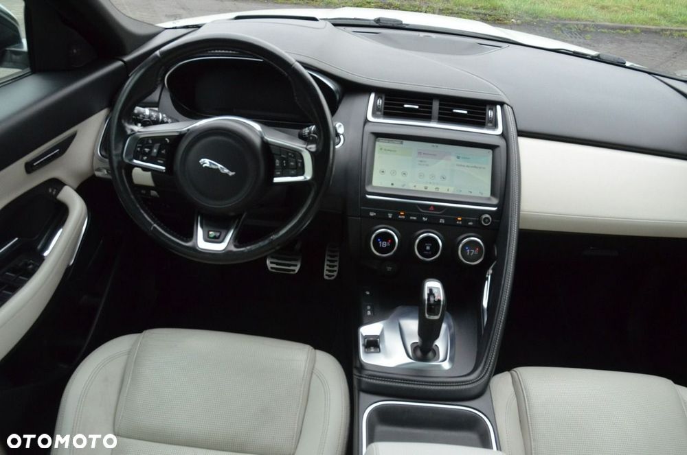 Jaguar E-Pace 2.0 i4P AWD R-Dynamic - 32