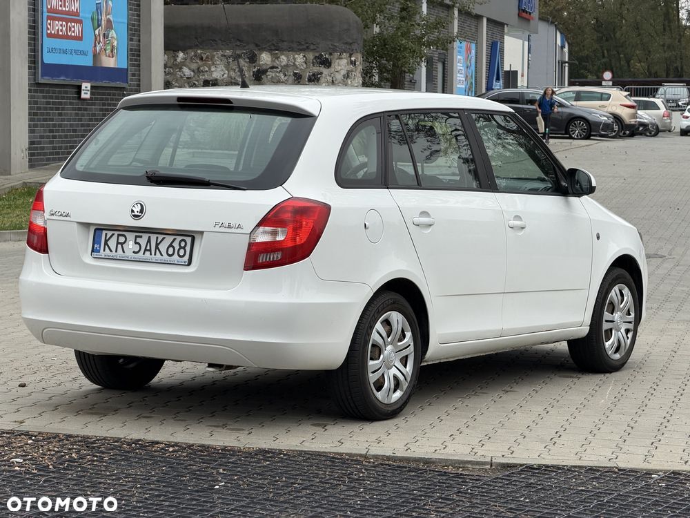 Skoda Fabia 2014 photo 4