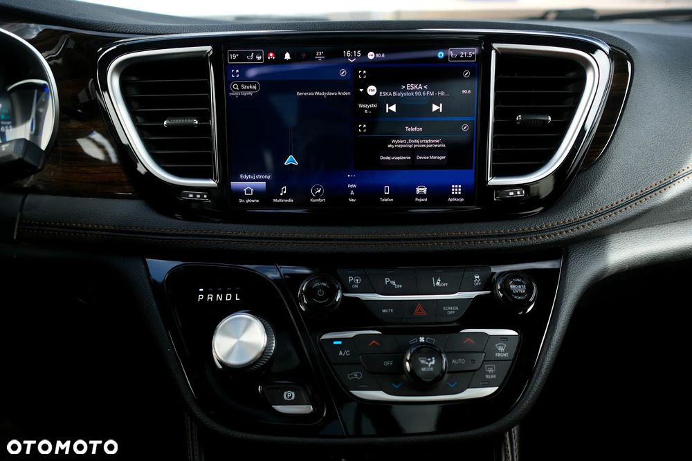 Chrysler Pacifica - 36