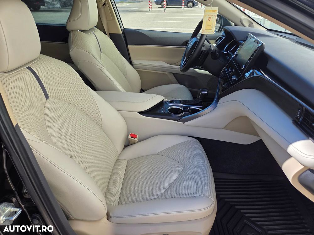 Toyota Camry 2.5 Exclusive - 12